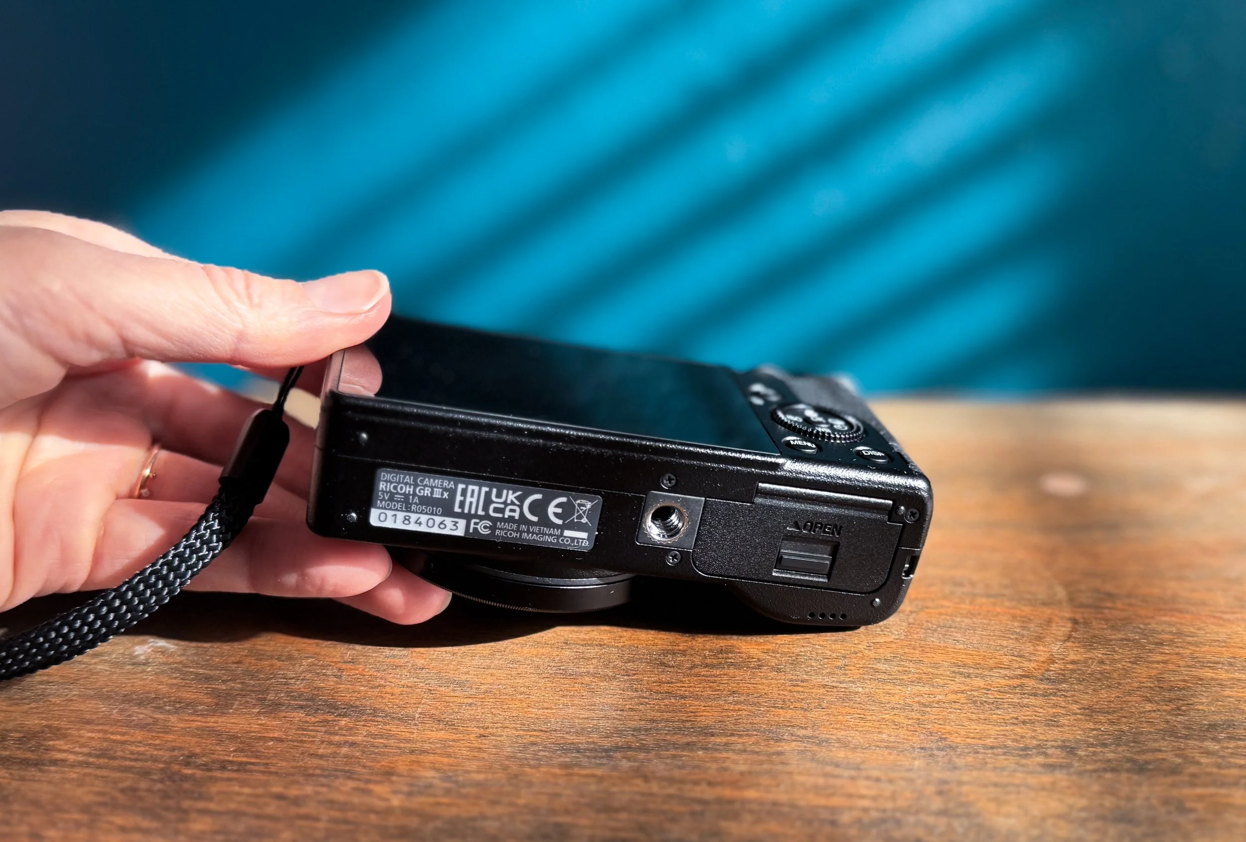 Ricoh GR IIIx Review and Comparison with the Sony RX 100 VII
